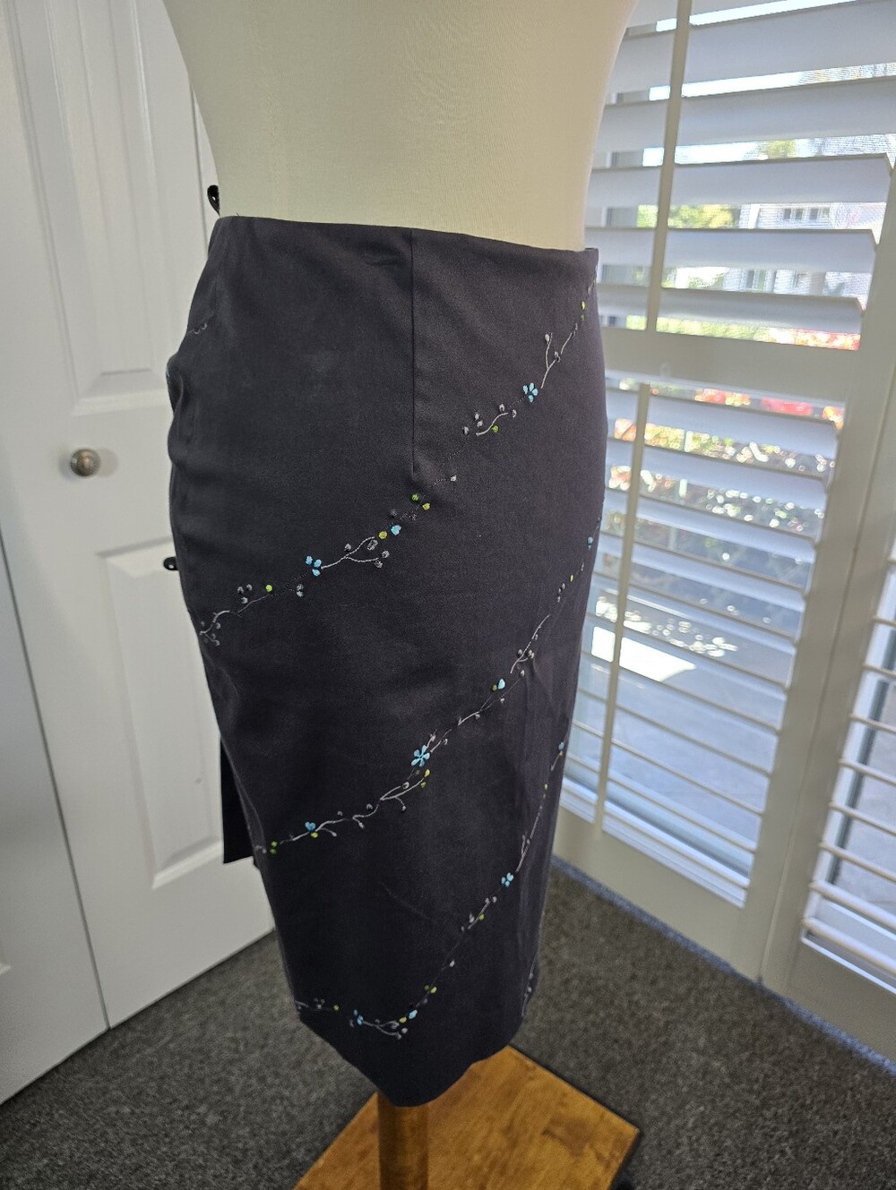 LOFT Dark Gray Pencil Skirt with Blue and Green Floral Embroidery - Picture 3 of 9